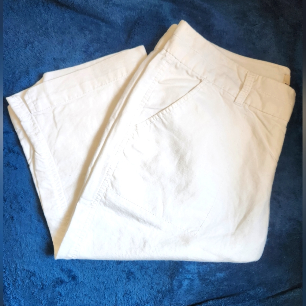 Old navy white capri pants